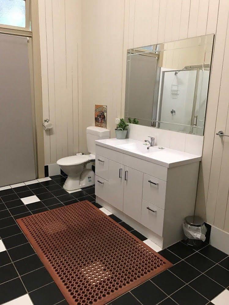Exchange Hotel Toogoolawah מראה חיצוני תמונה