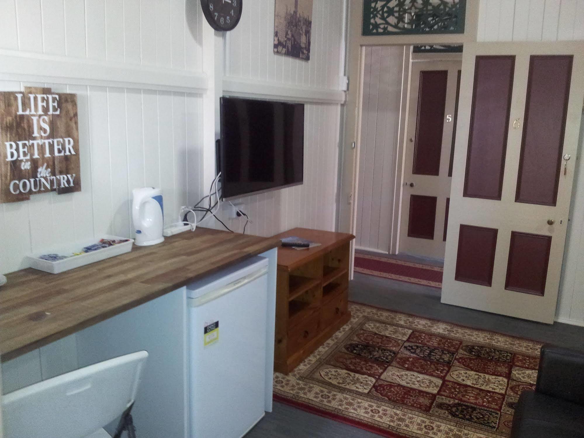 Exchange Hotel Toogoolawah מראה חיצוני תמונה